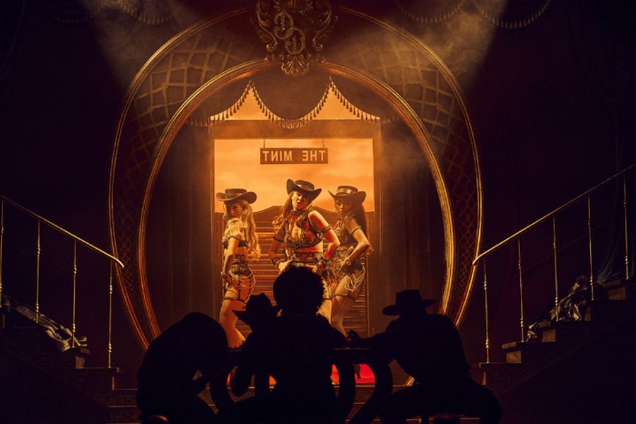 Photos: DIAMONDS AND DUST is Now Playing in London Image