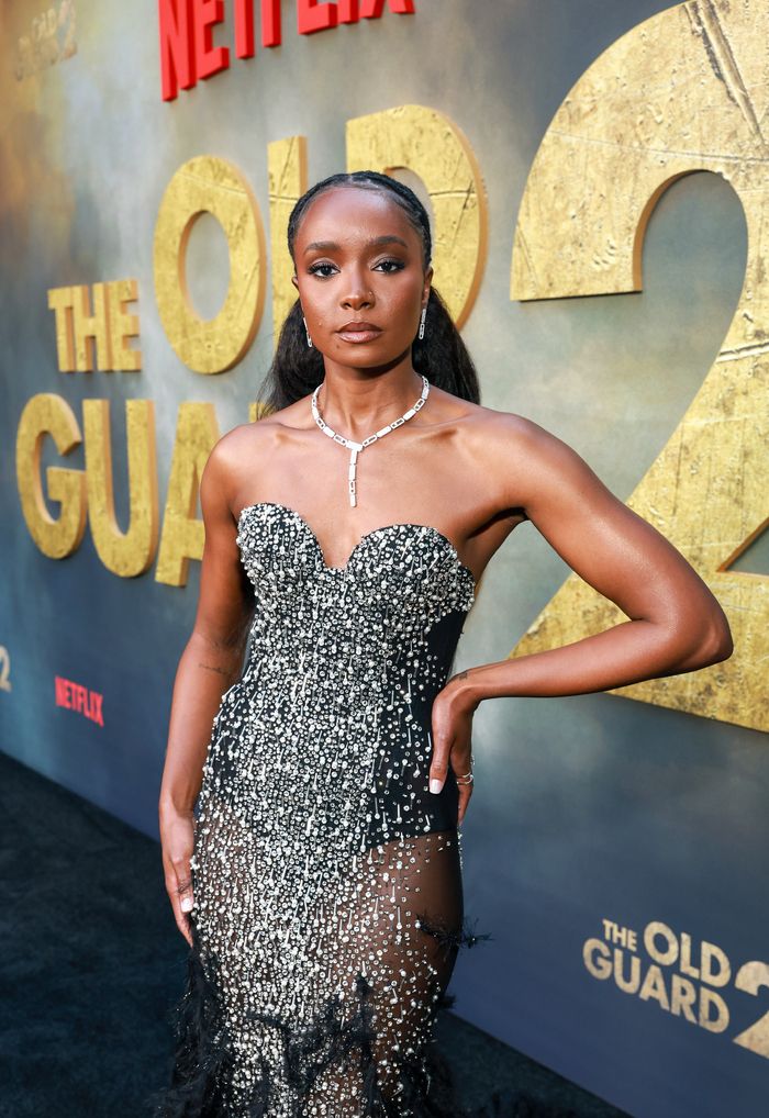 Photos: Charlize Theron, Uma Thurman, & More Attend THE OLD GUARD 2 Premiere — photo 29 of 29