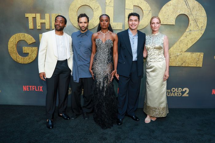Photos: Charlize Theron, Uma Thurman, & More Attend THE OLD GUARD 2 Premiere — photo 28 of 29