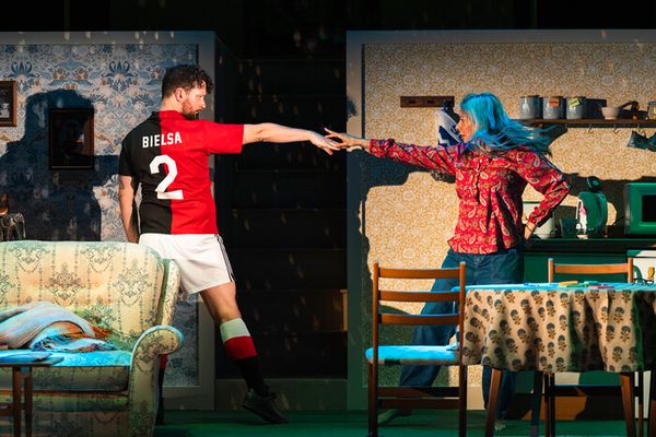 Dean Smith, Shobna Gulati  Photo