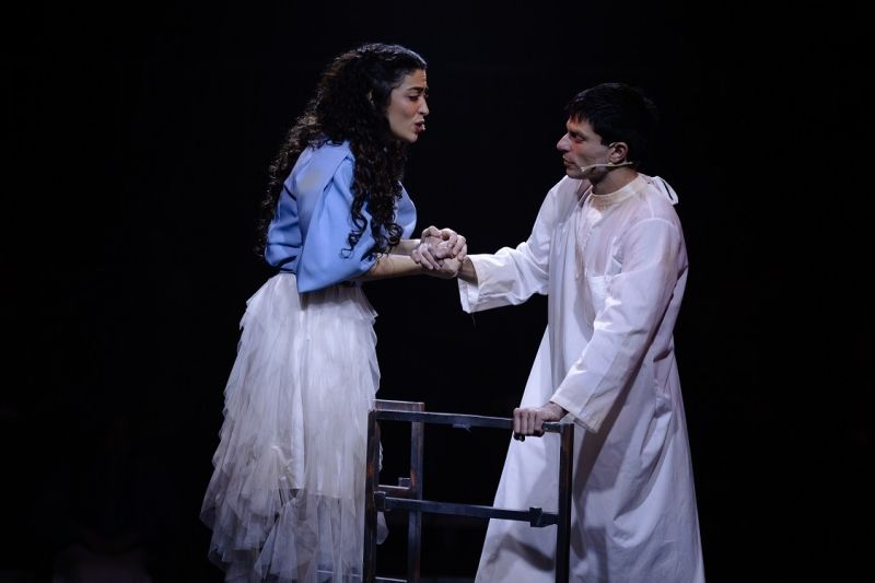 ALICE DE COR E SALTEADO (Alice by Heart): A Surreal and Emotive Journey Through War and Imagination  Image