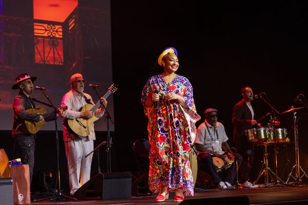 Natalie Venetia Belcon and cast of Buena Vista Social Club Photo