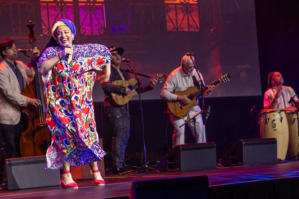 Natalie Venetia Belcon and cast of Buena Vista Social Club Photo