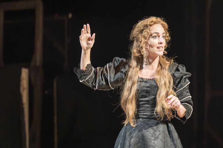 Photos: Ralph Fiennes and Miranda Raison in GRACE PERVADES Image