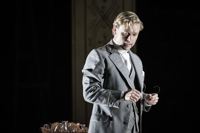 Photos: Ralph Fiennes and Miranda Raison in GRACE PERVADES — photo 19 of 24