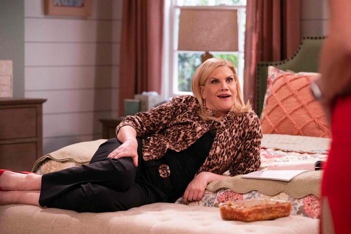 Video/Photos: Leanne Morgan, Ryan Stiles, & More in First-Look at LEANNE  Image