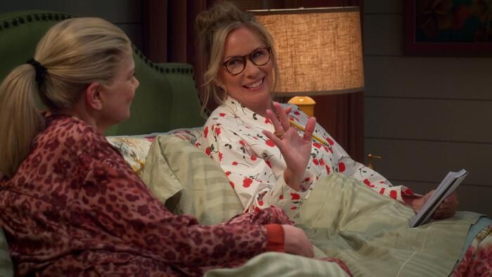 Video/Photos: Leanne Morgan, Ryan Stiles, & More in First-Look at LEANNE  Image