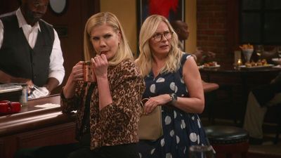 Kristen Johnston and Leanne Morgan  Photo