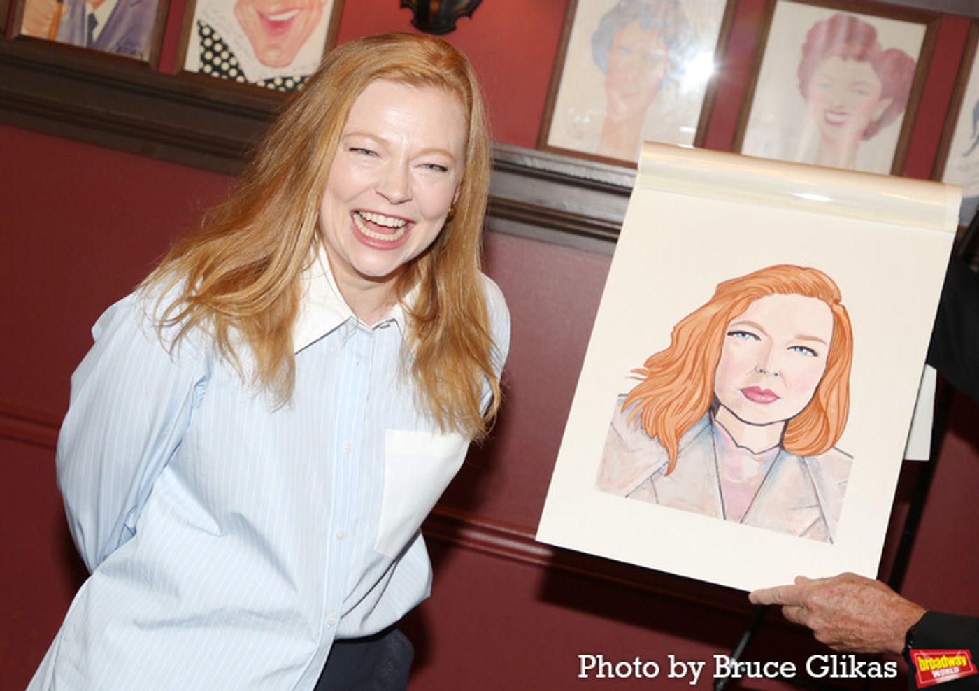 Photos: Tony Winner Sarah Snook Receives Portrait at Sardi's  Image