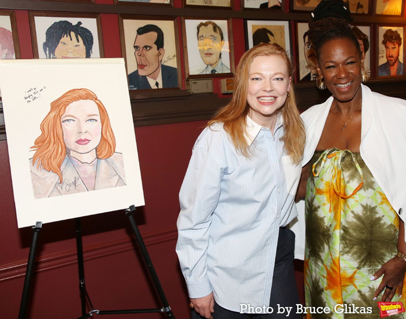 Photos: Tony Winner Sarah Snook Receives Portrait at Sardi's  Image