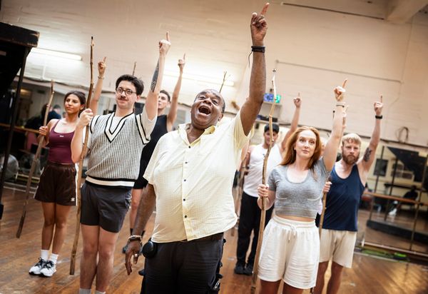 Clive Rowe & company  Photo