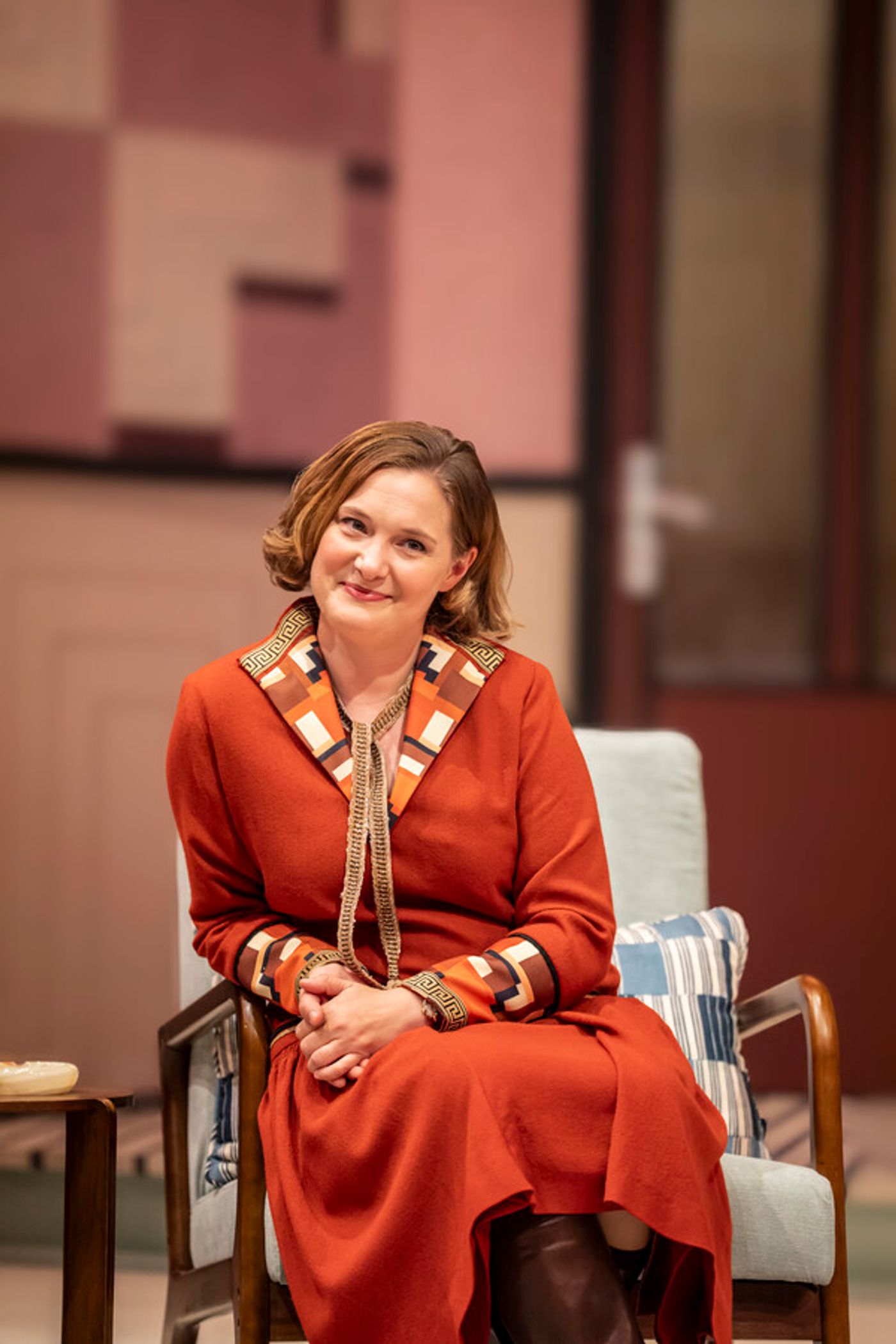 Review: THE CONSTANT WIFE, Starring Rose Leslie  Image