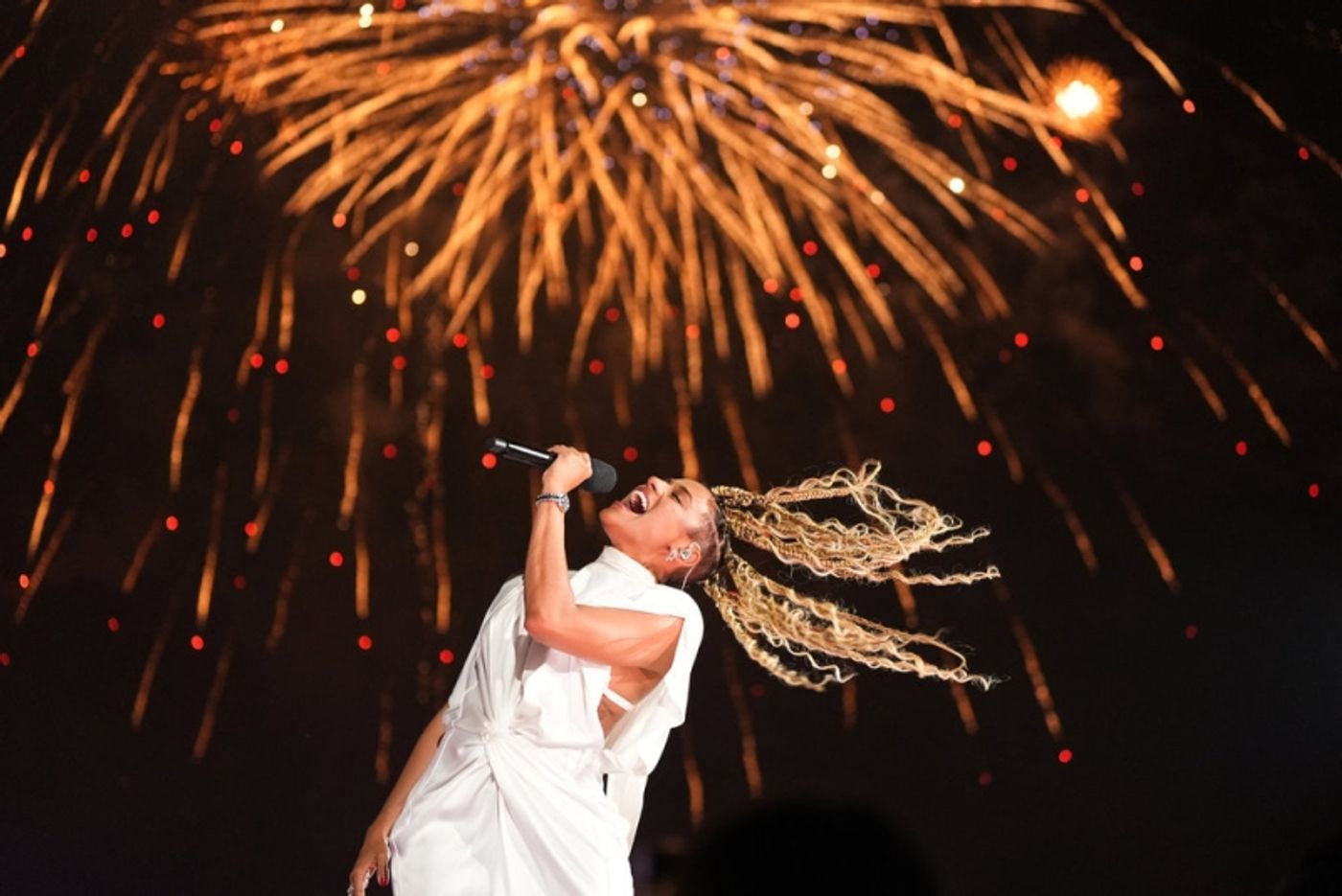 Photos/Videos: Nicole Scherzinger, Jonas Brothers, & More at MACY’S 4TH OF JULY FIREWORKS  Image