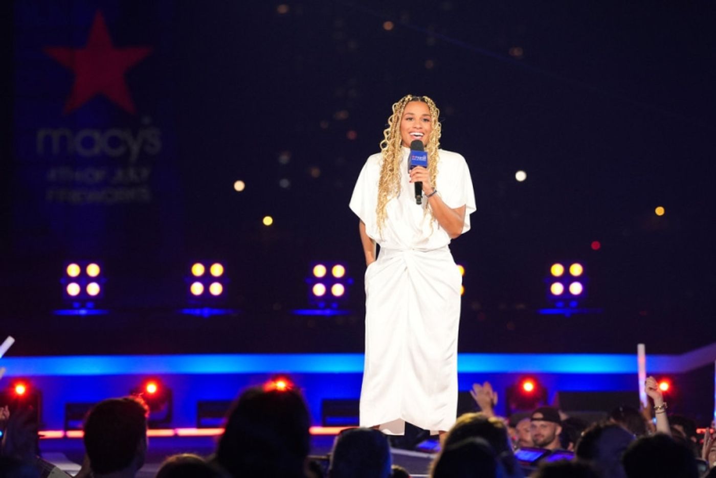 Photos/Videos: Nicole Scherzinger, Jonas Brothers, & More at MACY’S 4TH OF JULY FIREWORKS  Image