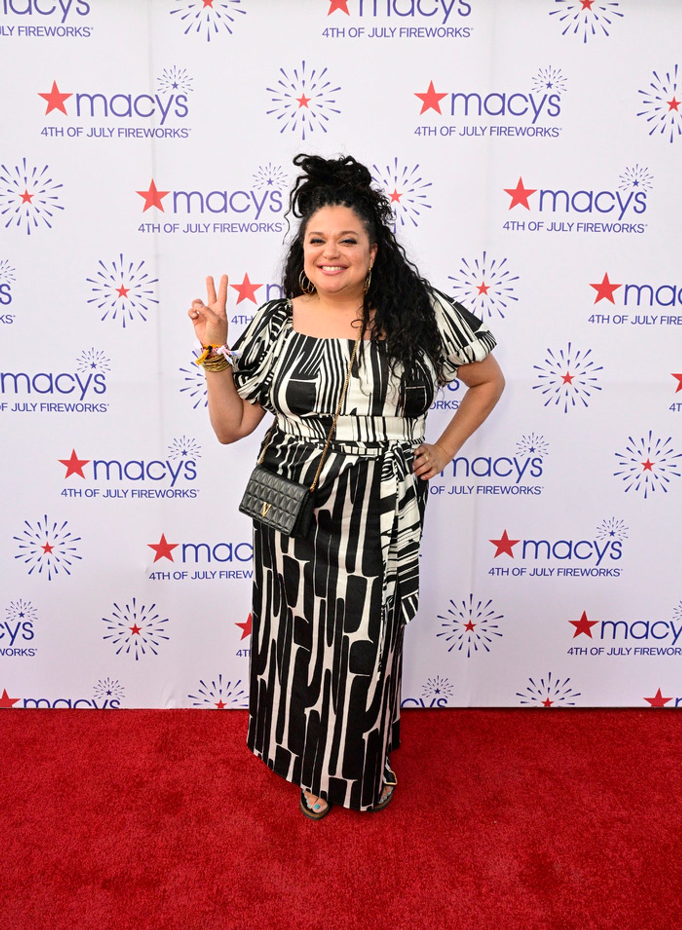 Photos/Videos: Nicole Scherzinger, Jonas Brothers, & More at MACY’S 4TH OF JULY FIREWORKS  Image