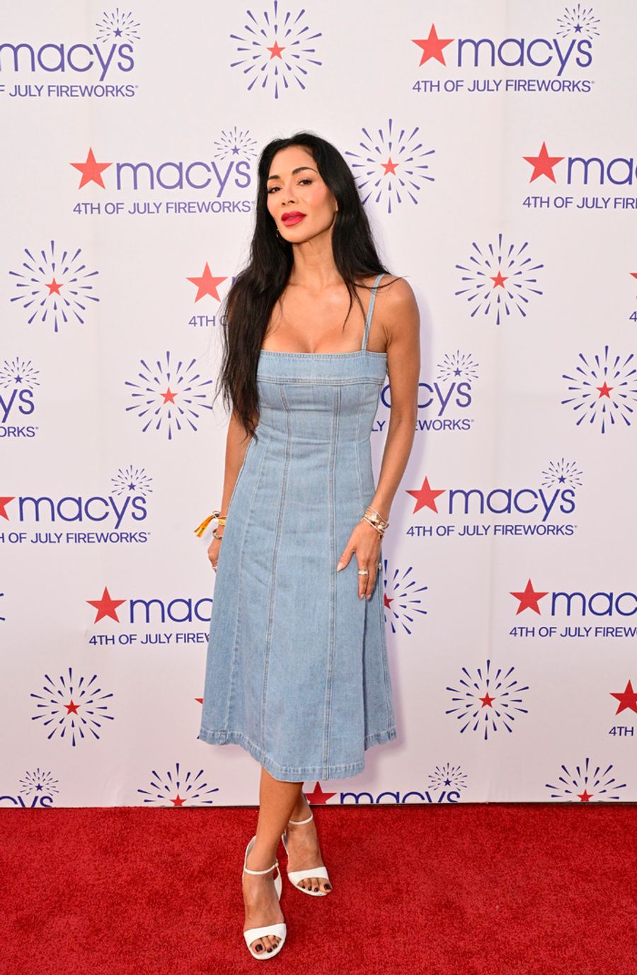 Photos/Videos: Nicole Scherzinger, Jonas Brothers, & More at MACY’S 4TH OF JULY FIREWORKS Image
