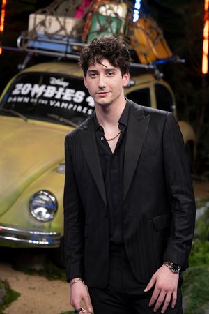 MILO MANHEIM @ BroadwayWorld MILO MANHEIM Photo