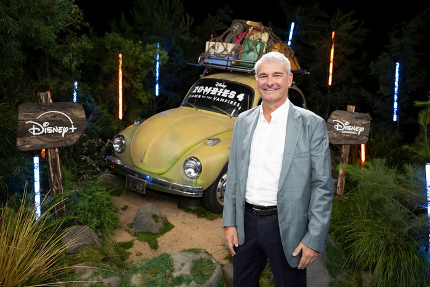 Photos: Milo Manheim, Meg Donnelly, & More Attend ZOMBIES 4 Premiere  Image