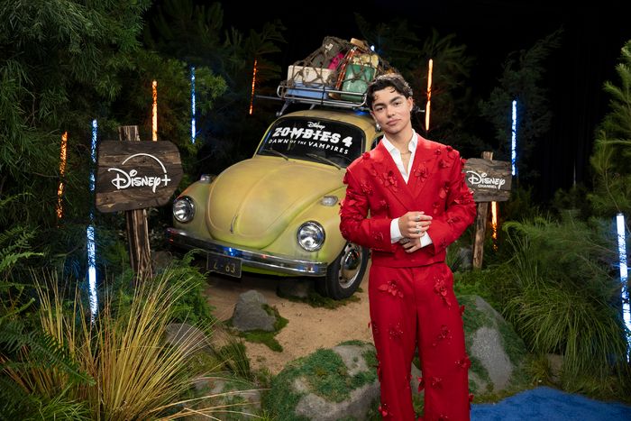 Photos: Milo Manheim, Meg Donnelly, & More Attend ZOMBIES 4 Premiere — photo 11 of 36