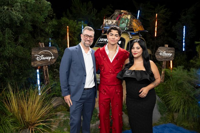 Photos: Milo Manheim, Meg Donnelly, & More Attend ZOMBIES 4 Premiere — photo 12 of 36