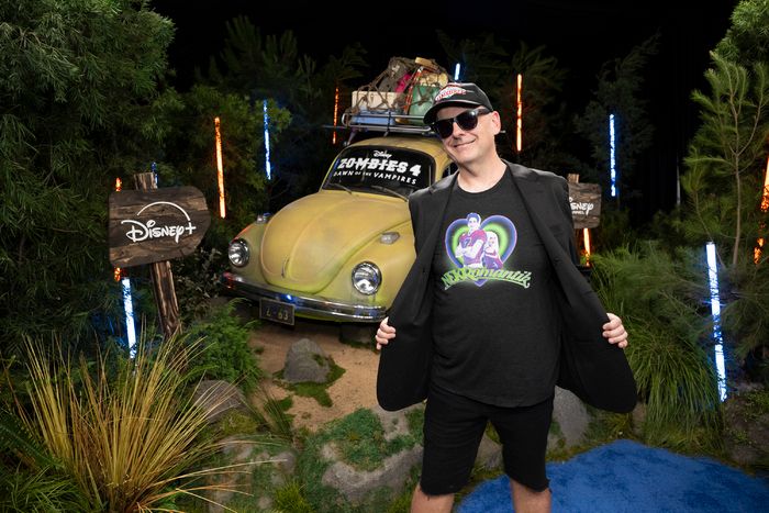 Photos: Milo Manheim, Meg Donnelly, & More Attend ZOMBIES 4 Premiere — photo 14 of 36
