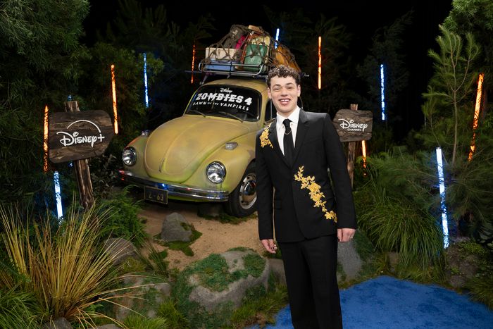 Photos: Milo Manheim, Meg Donnelly, & More Attend ZOMBIES 4 Premiere — photo 15 of 36