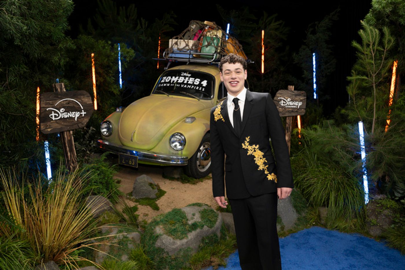 Photos: Milo Manheim, Meg Donnelly, & More Attend ZOMBIES 4 Premiere  Image