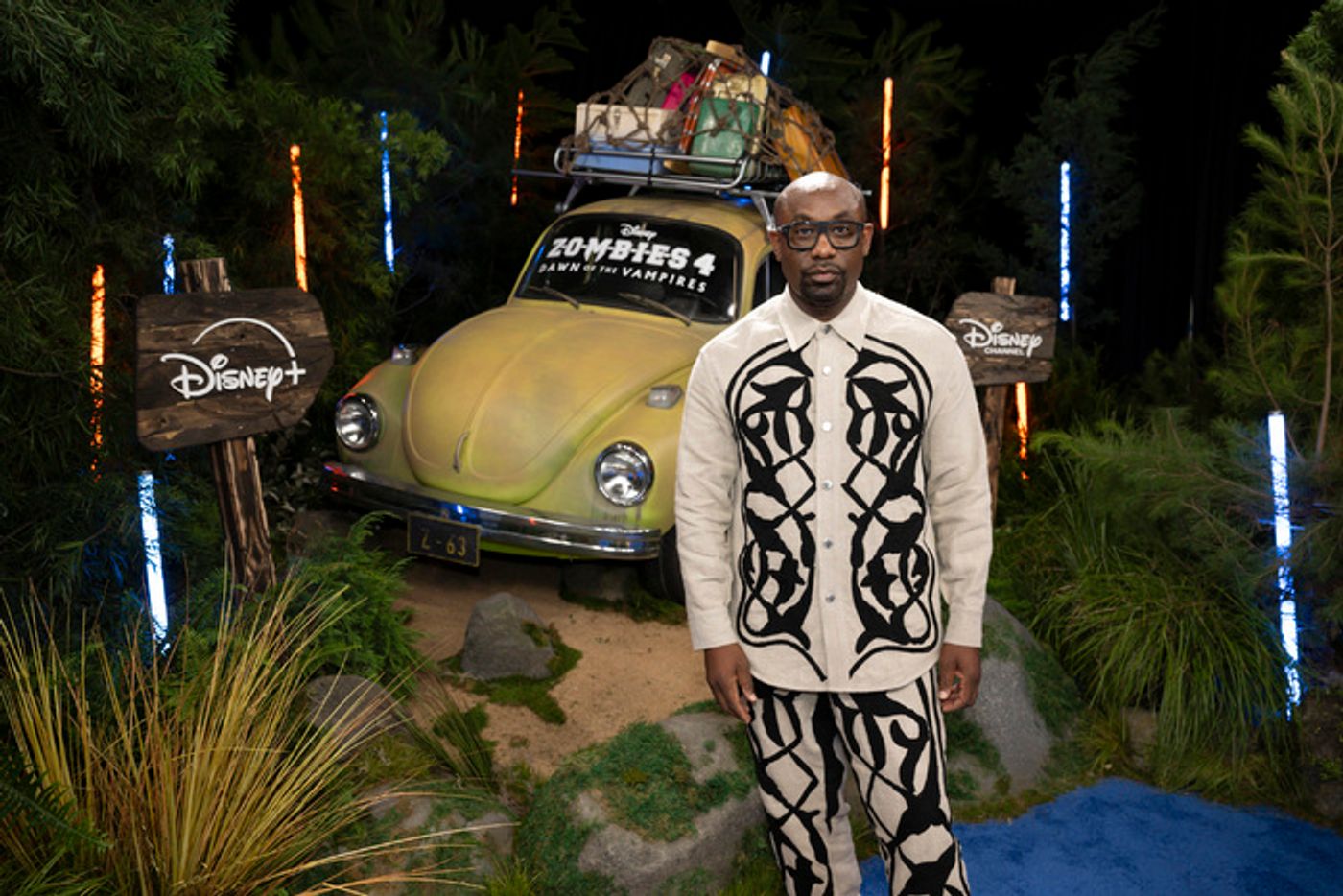 Photos: Milo Manheim, Meg Donnelly, & More Attend ZOMBIES 4 Premiere  Image