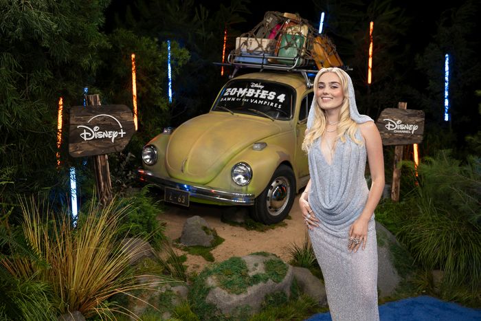Photos: Milo Manheim, Meg Donnelly, & More Attend ZOMBIES 4 Premiere — photo 19 of 36