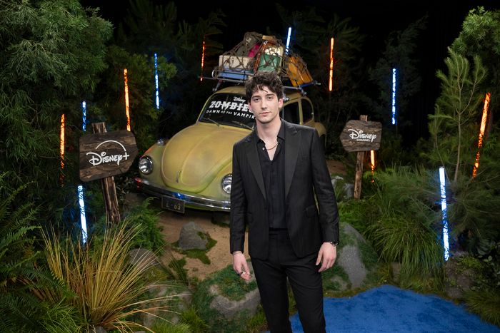 Photos: Milo Manheim, Meg Donnelly, & More Attend ZOMBIES 4 Premiere — photo 21 of 36