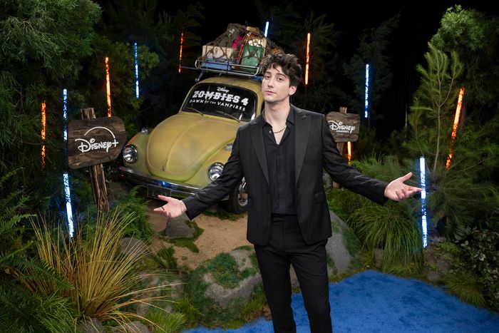 Photos: Milo Manheim, Meg Donnelly, & More Attend ZOMBIES 4 Premiere — photo 22 of 36