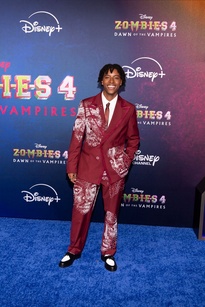 Photos: Milo Manheim, Meg Donnelly, & More Attend ZOMBIES 4 Premiere — photo 25 of 36