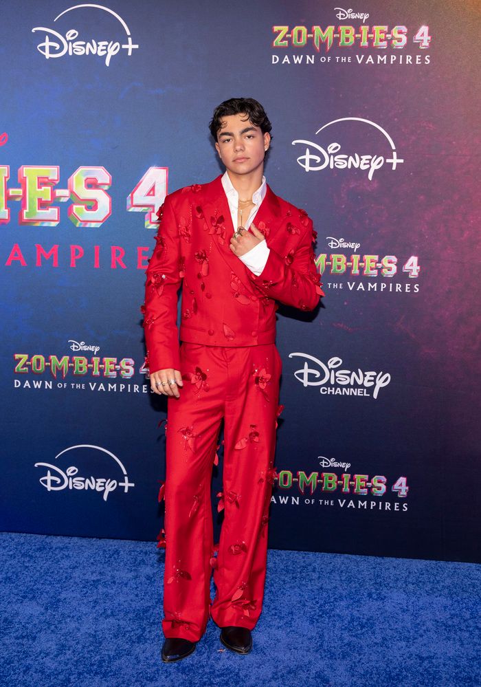 Photos: Milo Manheim, Meg Donnelly, & More Attend ZOMBIES 4 Premiere — photo 27 of 36
