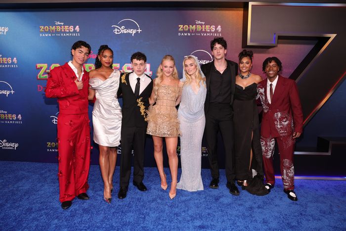 Photos: Milo Manheim, Meg Donnelly, & More Attend ZOMBIES 4 Premiere — photo 31 of 36