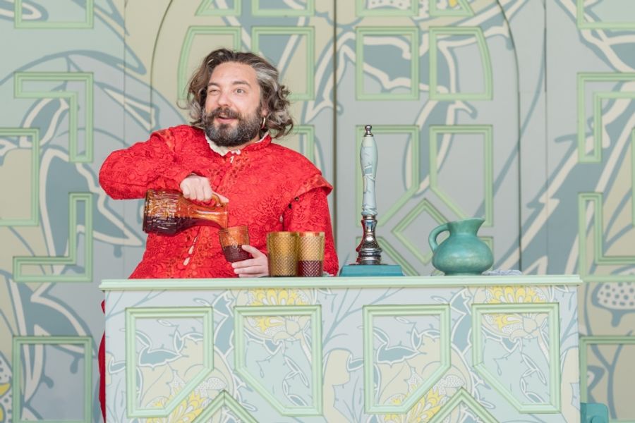 Review: THE MERRY WIVES OF WINDSOR, Shakespeare's Globe Image