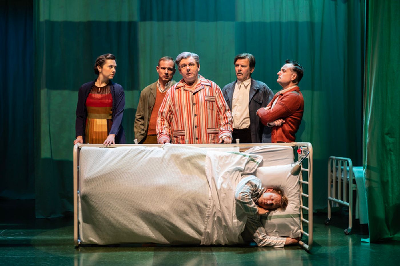 Photos: Michael Sheen and More in NYE at the National Theatre  Image