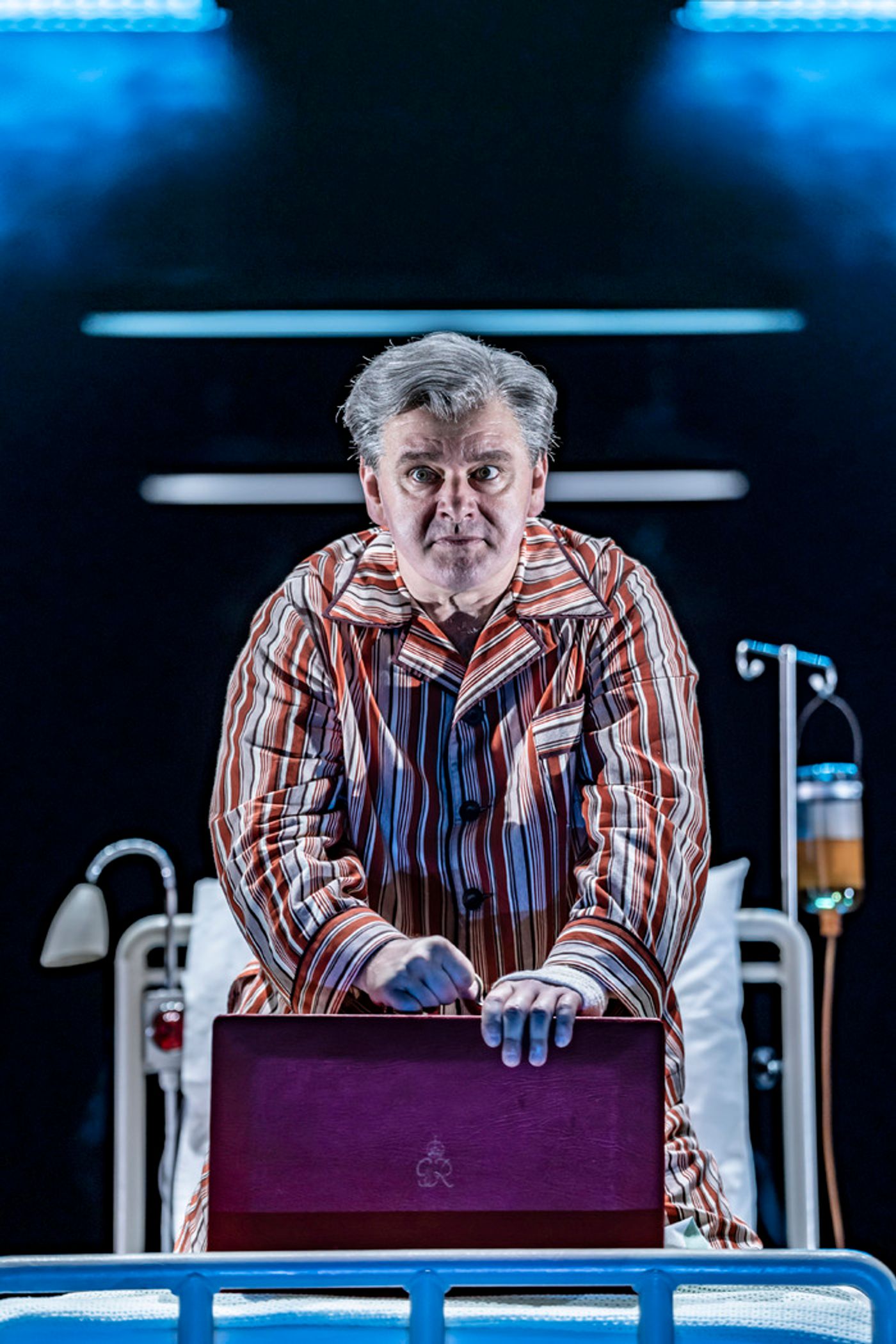 Photos: Michael Sheen and More in NYE at the National Theatre  Image
