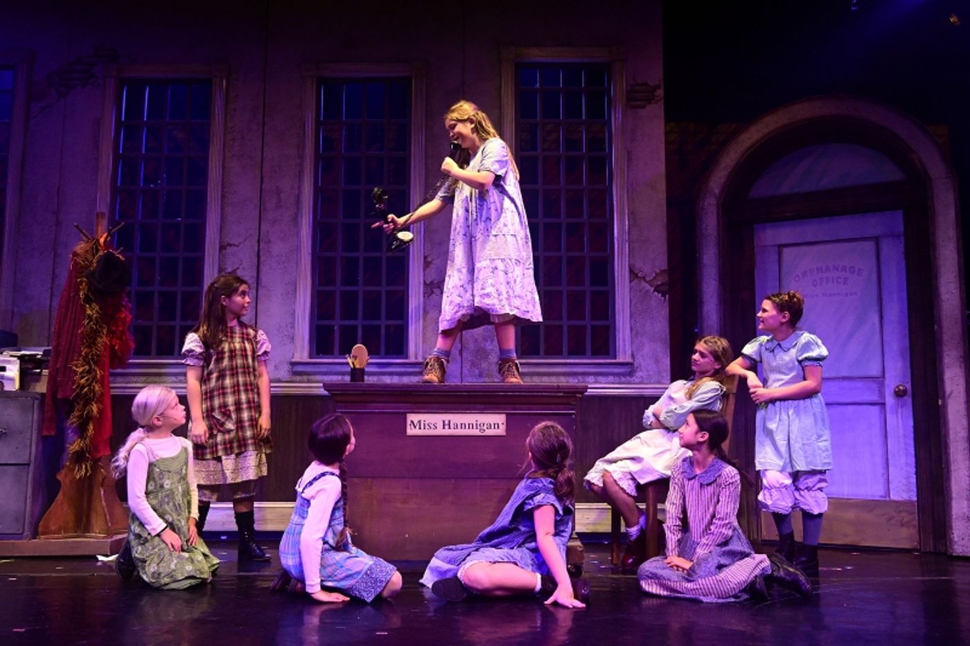 Review: ANNIE at Broadway Palm Dinner Theatre  Image