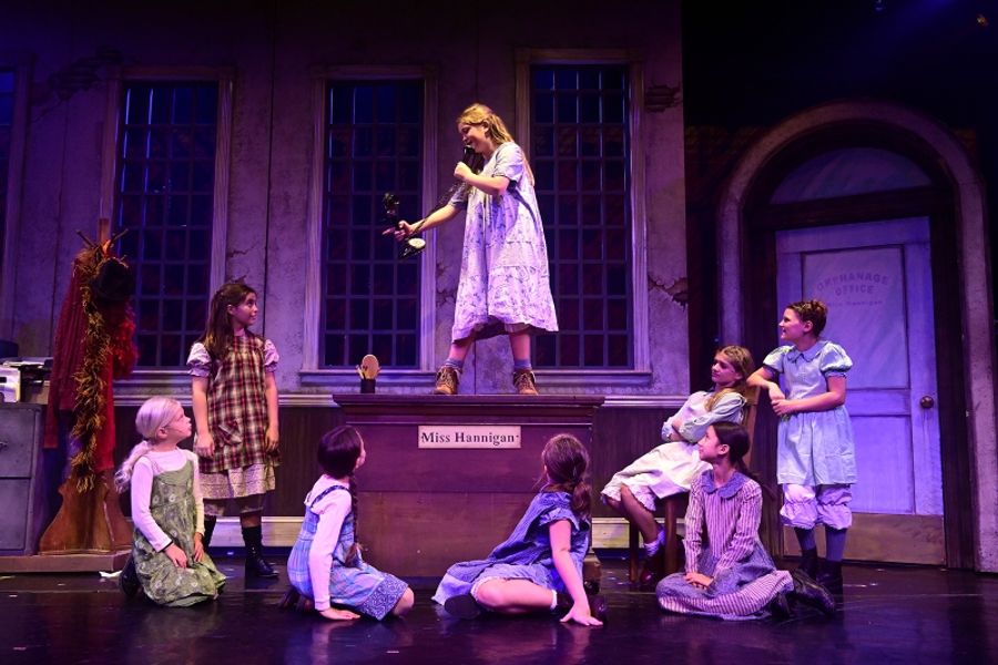 Review: ANNIE at Broadway Palm Dinner Theatre  Image