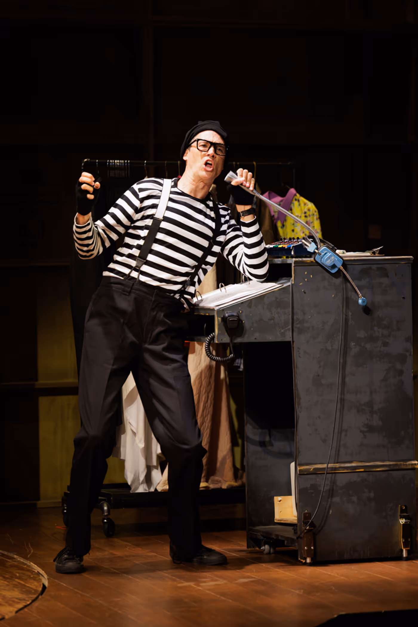 Exclusive: First Look at Jefferson Mays & More in NOISES OFF at The Old Globe  Image