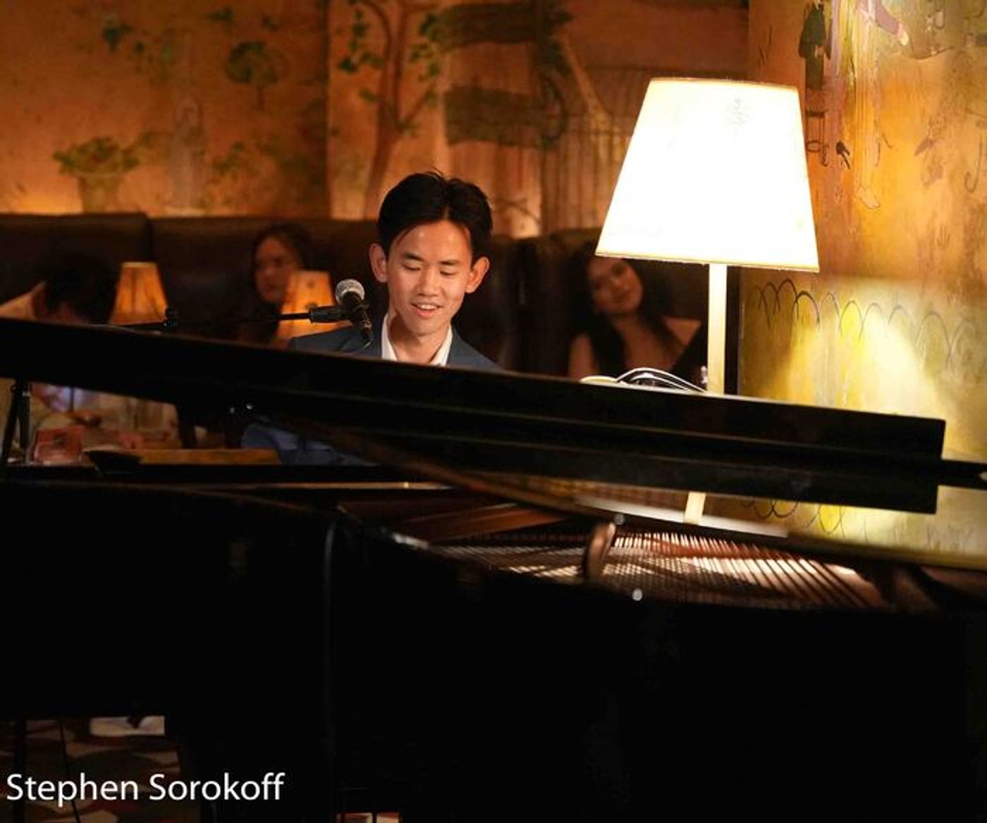 Review: Bryan Eng at Bemelmans Bar... A Role He Was Born to Play  Image