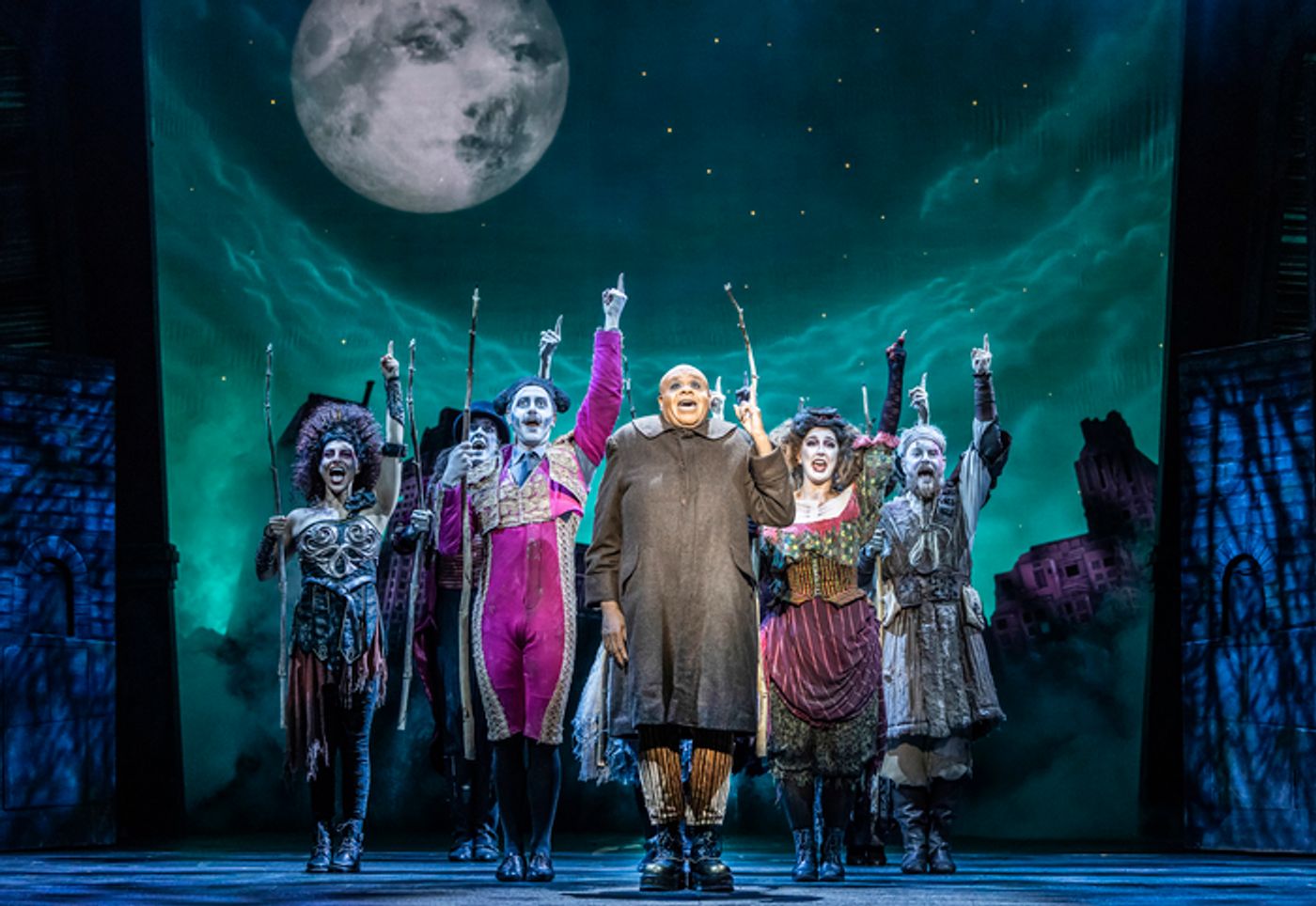 Photos: THE ADDAMS FAMILY is Now On UK Tour  Image