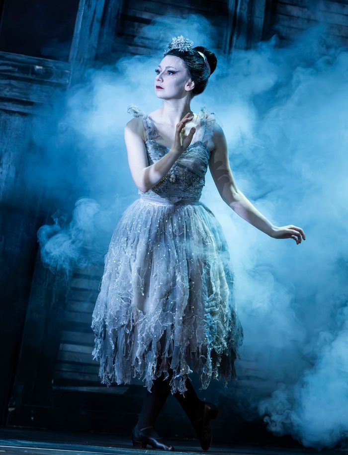 Photos: THE ADDAMS FAMILY is Now On UK Tour — photo 11 of 21