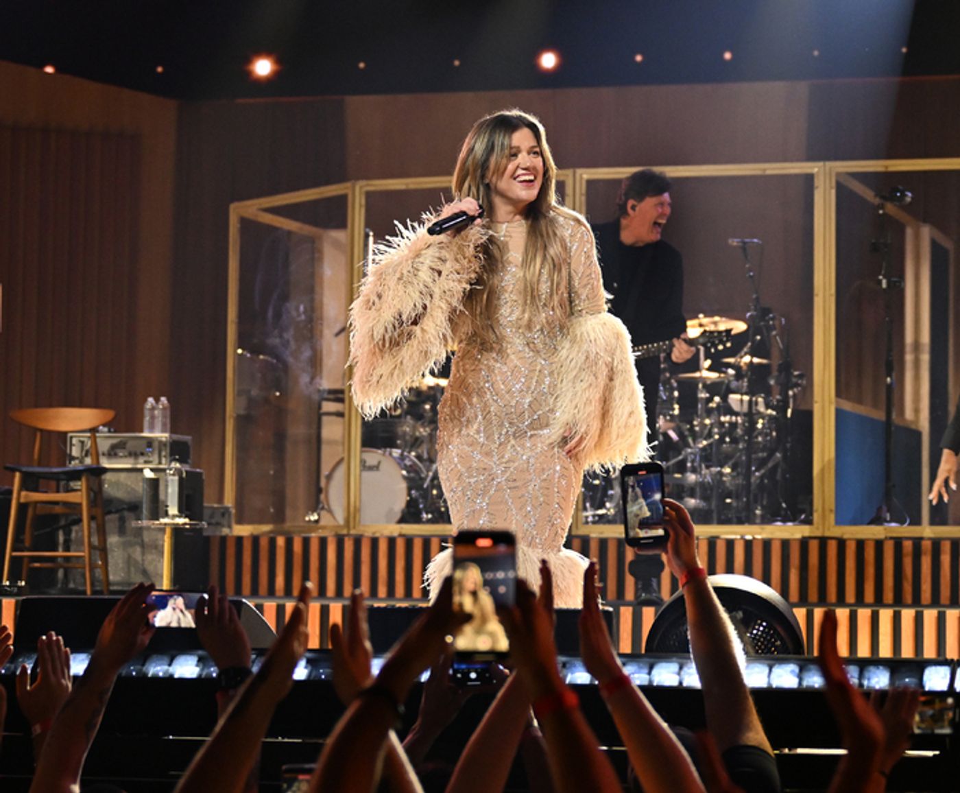 Photos: Kelly Clarkson Kicks Off 'Studio Sessions' Las Vegas Residency  Image
