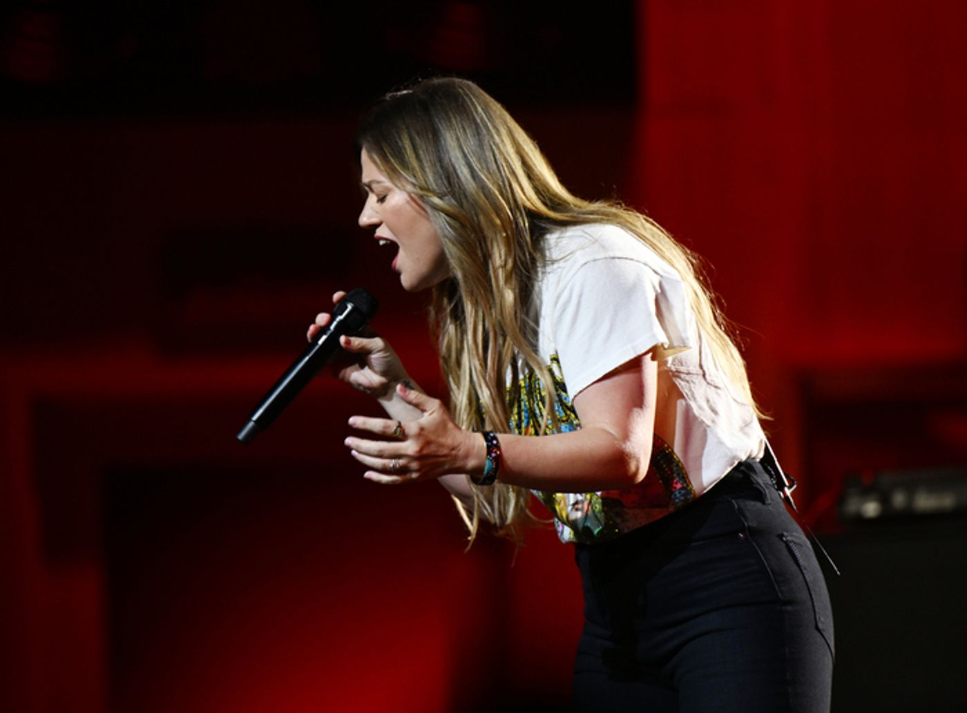 Photos: Kelly Clarkson Kicks Off 'Studio Sessions' Las Vegas Residency  Image