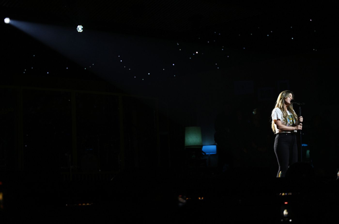 Photos: Kelly Clarkson Kicks Off 'Studio Sessions' Las Vegas Residency  Image