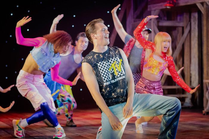Photos: FOOTLOOSE at John W. Engeman Theatre  Image
