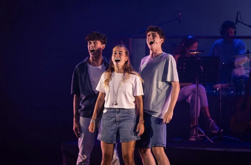 PHOTOS: TOTS ELS NENS CREIXEN se estrena en un único concierto en el Teatre Condal  Image