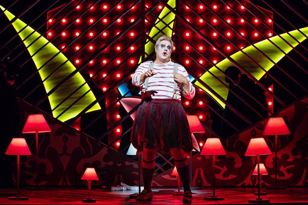 Michael Chioldi (Rigoletto), the Santa Fe Opera Chorus, photo by Curtis Brown for the Photo