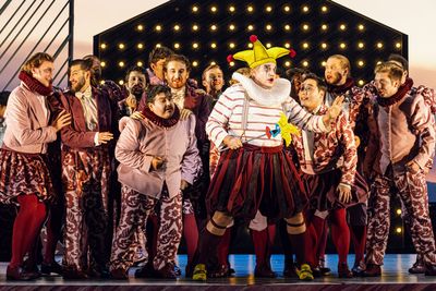 Michael Chioldi (Rigoletto), the Santa Fe Opera Chorus, photo by Curtis Brown for the Photo